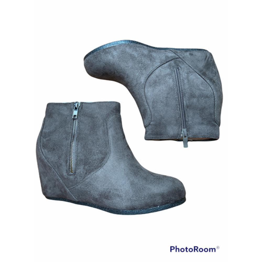 Dream Paris brown Wedge boots size 8 1/2
